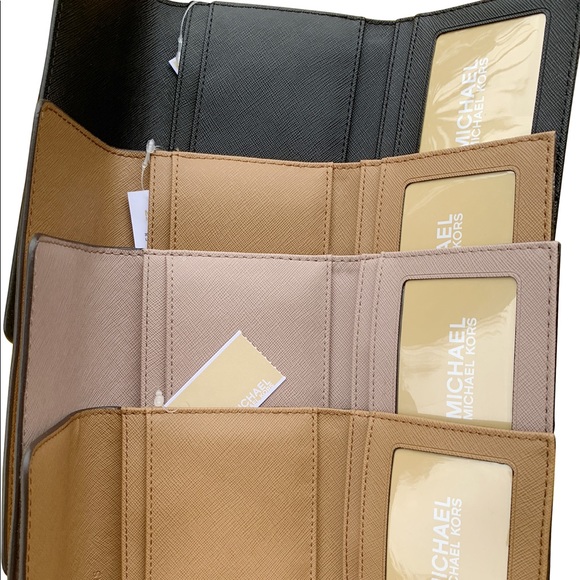 👜💕-Michael Kors Large Trifold Wallet - Picture 3 of 8